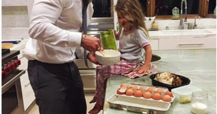 Ce a răspuns Chris Hemsworth când fiica lui i-a spus că vrea şi ea un penis