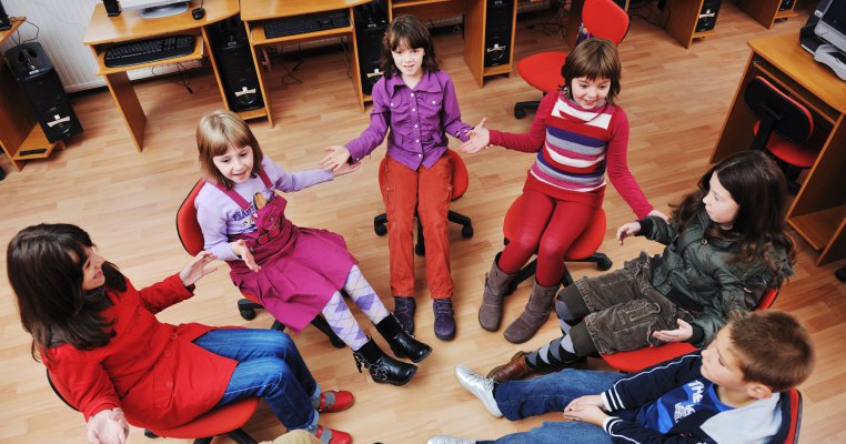 Integrarea in gradinitele si scolile de masa, o sansa a copiilor cu autism, la o viata sociala