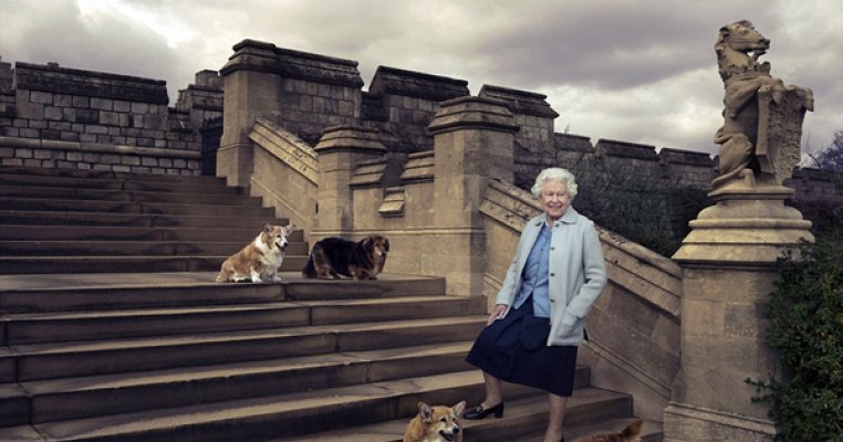 Regina Marii Britanii la 90 de ani! Fotografii impresionante cu Regina Elisabeta a II-a şi membrii Casei Regale Britanice
