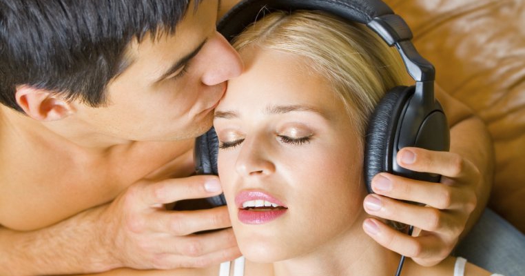 Vreti un bebelus? Lista must-have de melodii care creeaza atmosfera potrivita