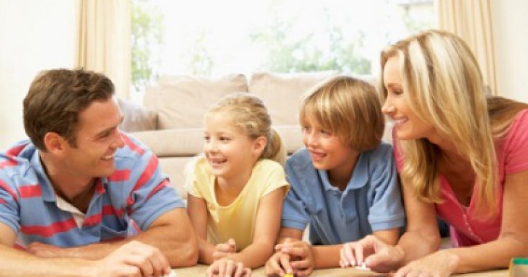 O oră pe zi cu copilul: jocuri interactive de familie