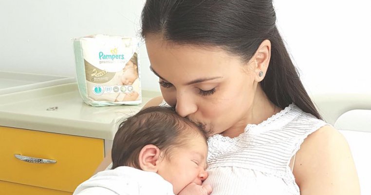 Anca Serea a născut! Iată prima fotografie cu micuțul adorabil