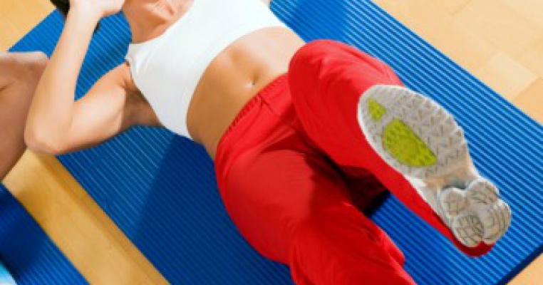 Top 5 exercitii pentru un abdomen plat dupa nastere