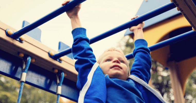 O mamă scrie un bilet amuzant către persoana care i-a certat copilul în parc