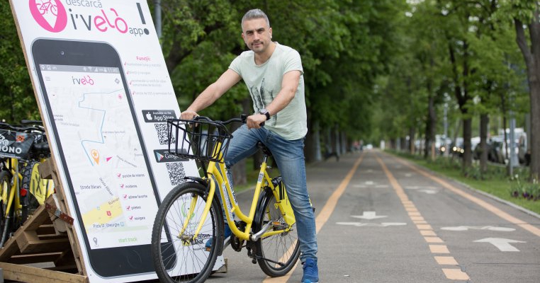 Zoli Toth a ajutat 3 beneficiari ai Fundației Hope and Homes for Children  să primească biciclete