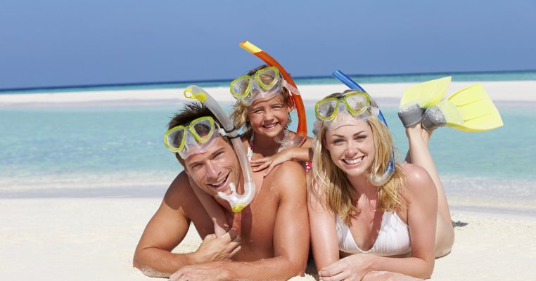 Bunele maniere: cu copilul la plajă sau la piscină