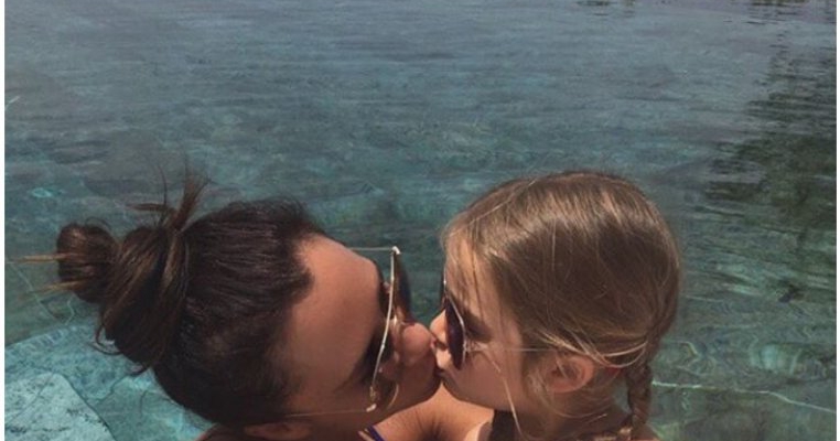 Victoria Beckham naște discuții intense după ce postează o poză cu fetița ei
