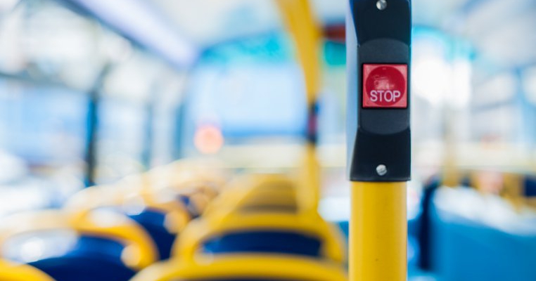Ghid de bun simț: ce să NU faci în mijloacele de transport în comun