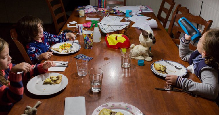 Fotografii cu realitatea amuzantă, crudă și incredibilă a vieții de familie