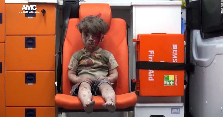Video cu realitatea necruţătoare a războiului din Siria: copii a căror realitate este complet diferită de a noastră
