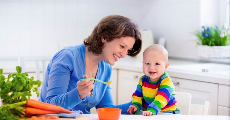 Alimentația bebelusului: 5 motive PRO autodiversificare de la specialist