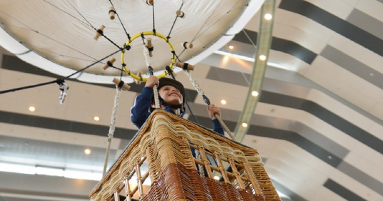 Copiii cu spirit de aventură se pot înălța într-un balon la Sun Plaza