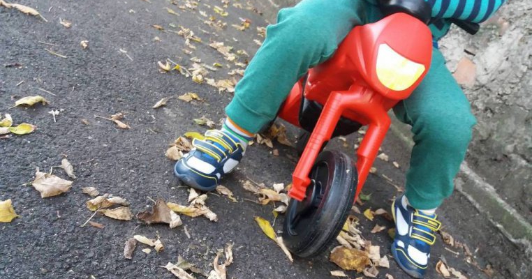 De ce băiatul meu adoră tricicleta fără pedale ENDURO