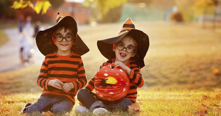 Cele mai haioase costume de Halloween pentru gemeni