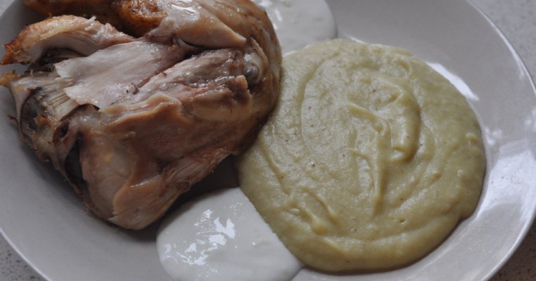 Pui la rotisor cu piure de legume