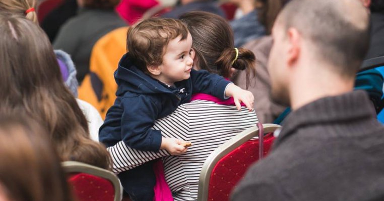 Peste 100 de părinți au participat la o discuție realistă despre vaccinuri și vaccinare