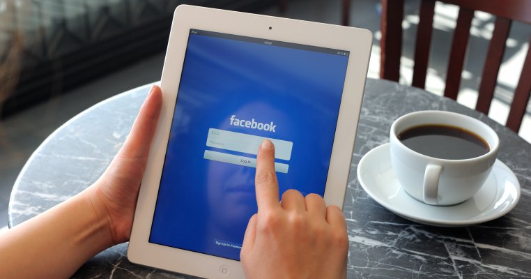 Facebook-ul ne face nefericiți? Iată ce spun studiile!