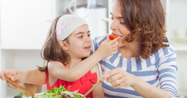 Poftele din timpul sarcinii se răsfrâng asupra preferințelor copilului: ce spun mămicile