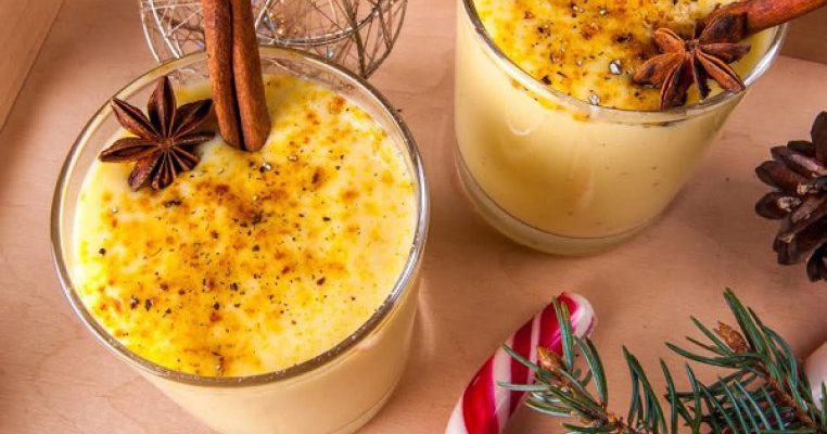 Băutură caldă de Crăciun, cu lapte, vanilie și banane