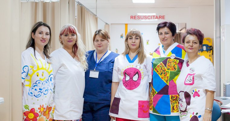 Ziua Halatelor Colorate: GSK Consumer Healthcare colorează halatele medicilor pentru a încuraja o atitudine pozitivă a copiilor faţă de actul medical