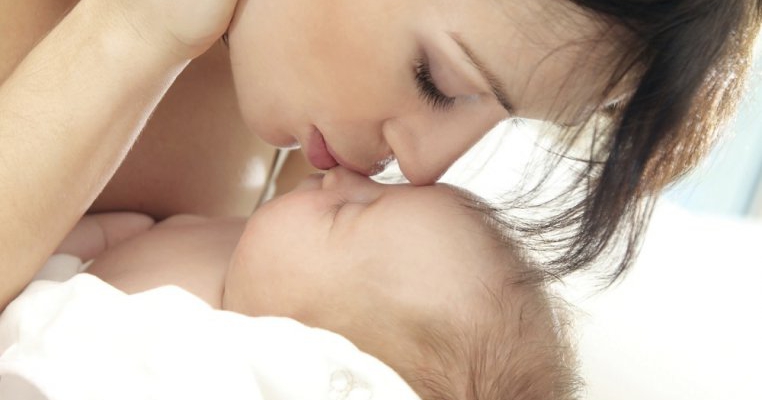 Oxitocina și prolactina, hormonii alăptării și influența lor minunată în relația mamă-copil