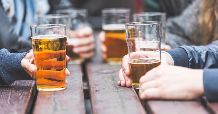 Cu cât bei mai mult alcool, cu atât mai deștept ești...spune un studiu