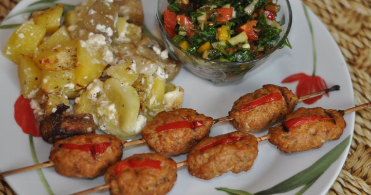 Mini-kebab cu tabouleh (salata de patrunjel)