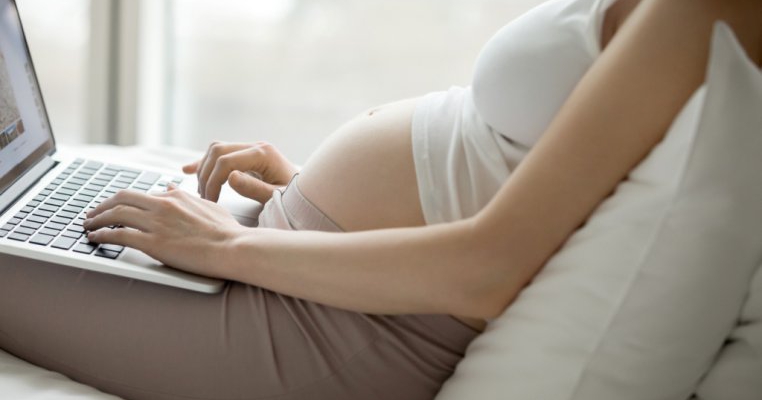 11 lucruri pe care femeile însărcinate nu ar trebui să le posteze pe facebook