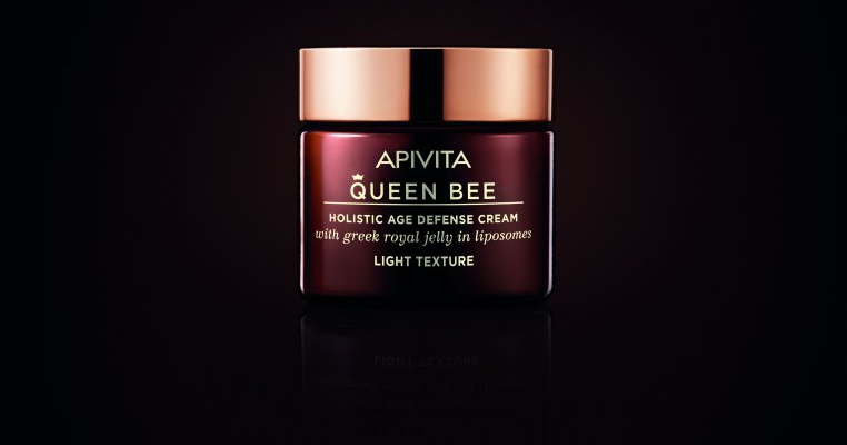 FRUMUSEŢE RENĂSCUTĂ QUEEN BEE – cea mai avansată formulă anti-rid de la APIVITA