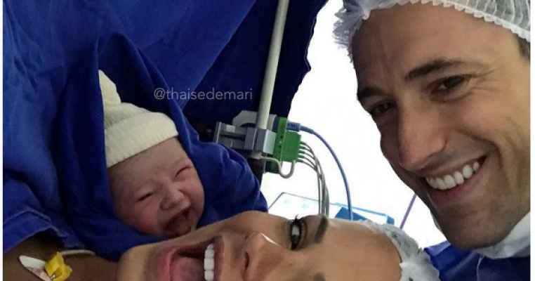 Această fotografie post cezariană este despre fericire
