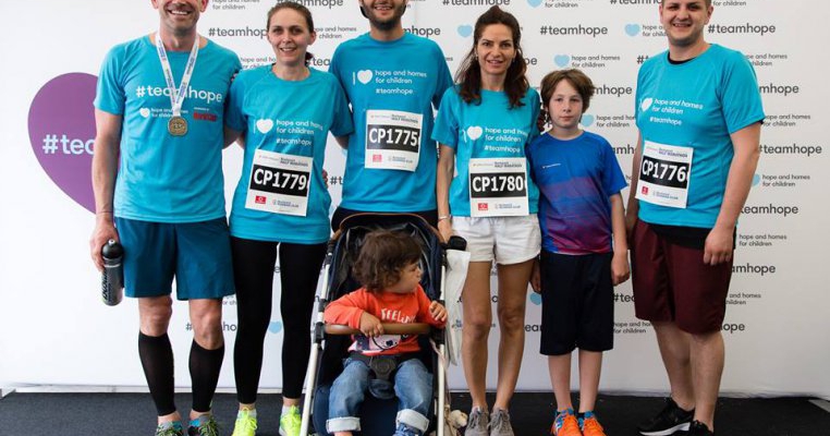 Marius Manole, Dragoș Bucurenci, Vladimir Drăghia și arhitecții din emisiunea „Visuri la cheie” (PRO TV) au alergat la Semimaratonul București pentru Hope and Homes for Children