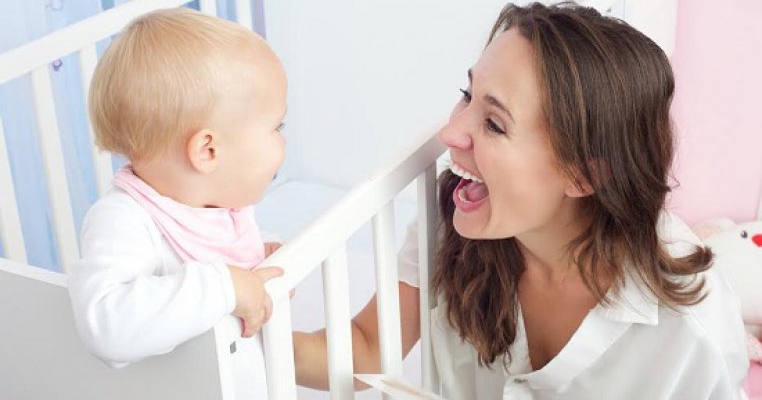 10 moduri prin care să crești inteligența bebelușului