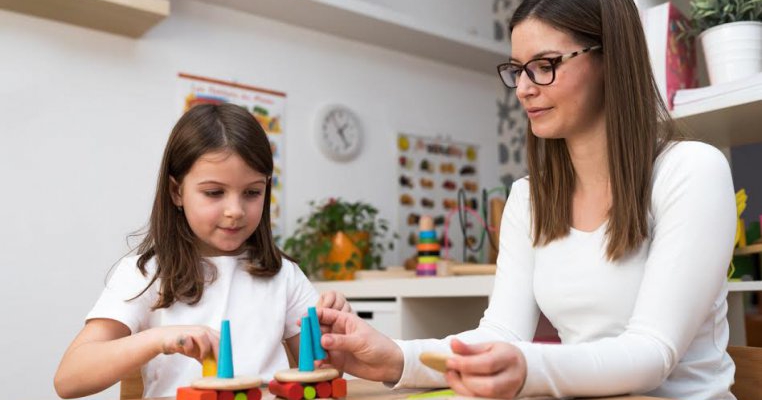 Jucăriile Montessori: reguli, beneficii și exemple