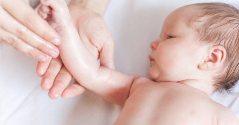 JOHNSON’S® Baby,  peste 120 de ani de știință pentru bebeluși fericiți și sănătoși