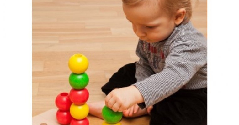 5 motive să alegi jucării din lemn pentru copilul tău