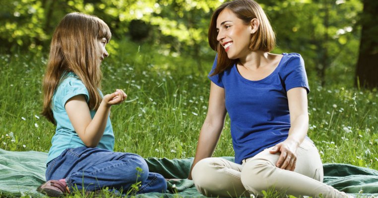 11 fraze pe care mamele trebuie să le adreseze fiicelor 