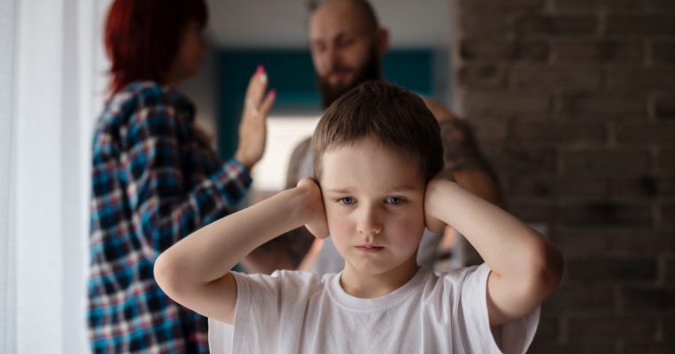 Efecte șocante ale violenței asupra copiilor pe termen lung 