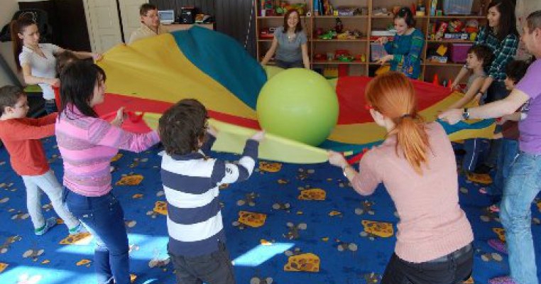 Balul Albastru: primul bal carital pentru copiii cu autism