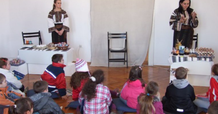 Expozitie cu vanzare: Oua de Pasti din Bucovina