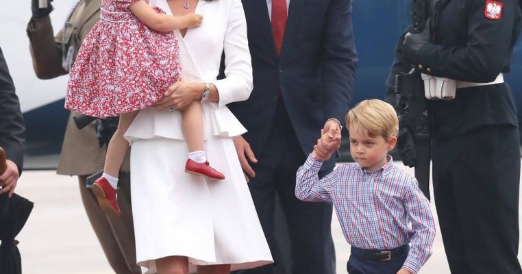 Al treilea copil al familiei regale naşte furia mamelor din UK
