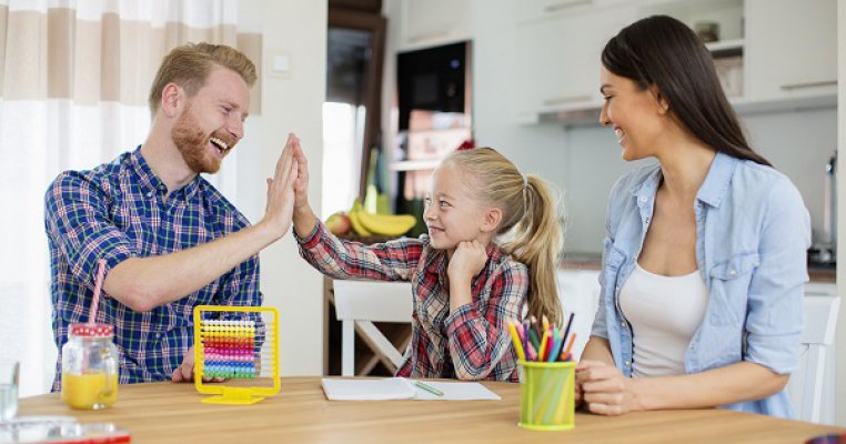 13 metode simple dar eficiente pentru a motiva copilul să-și facă temele