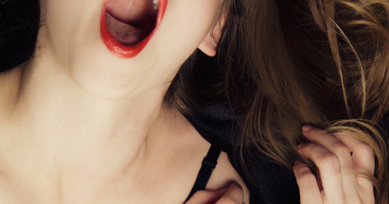 7 lucruri care se întâmplă dacă mimezi orgasmul