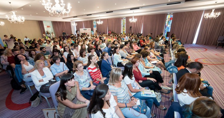 De ce fel de şcoală au nevoie copiii noştri? O temă de mare interes care a adus peste 200 de părinţi în sala, la ultima conferinţă Social Moms