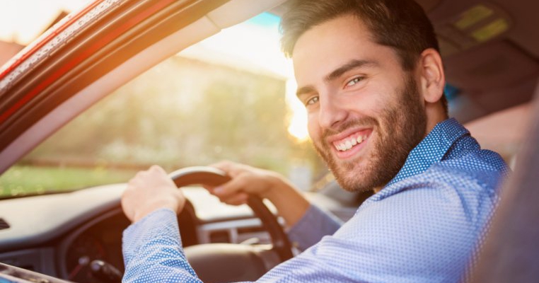 Golan sau gentleman la volan? Codul bunelor maniere în trafic 