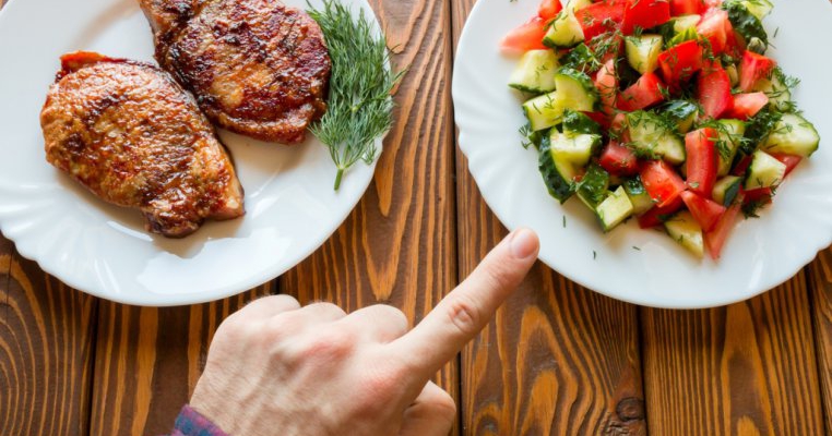 Ce se întâmplă în corpul tău când renunți să mai mănânci carne