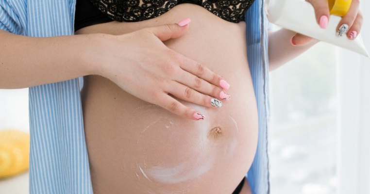 13 ingrediente din produsele cosmetice de care trebuie să te ferești în sarcină
