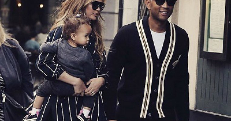 Chrissy Teigen și John Legend anunță în cel mai emoționant mod că așteaptă al doilea copil