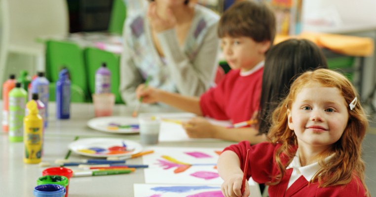 Cum sa cresti un copil creativ: 10 sfaturi pentru parinti