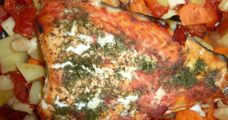 File de somon cu legume la cuptor 
