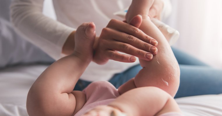 Sarcina, alăptarea și bebelușul: ghidul produselor cosmetice BIO